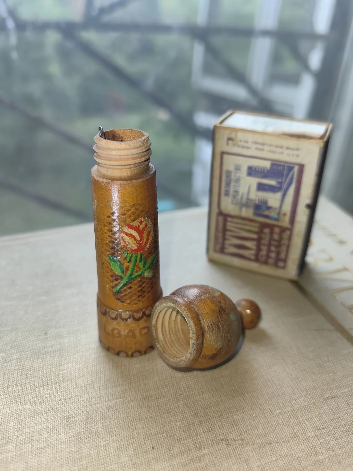 Флакон для духов деревянный и игольница деревянная