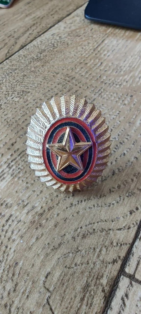 Кокарда золотая