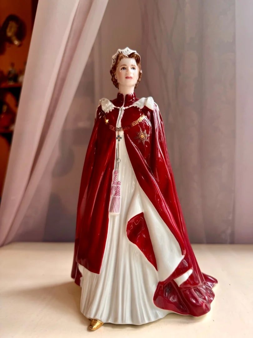 Статуэтка Royal Worcester. Англия