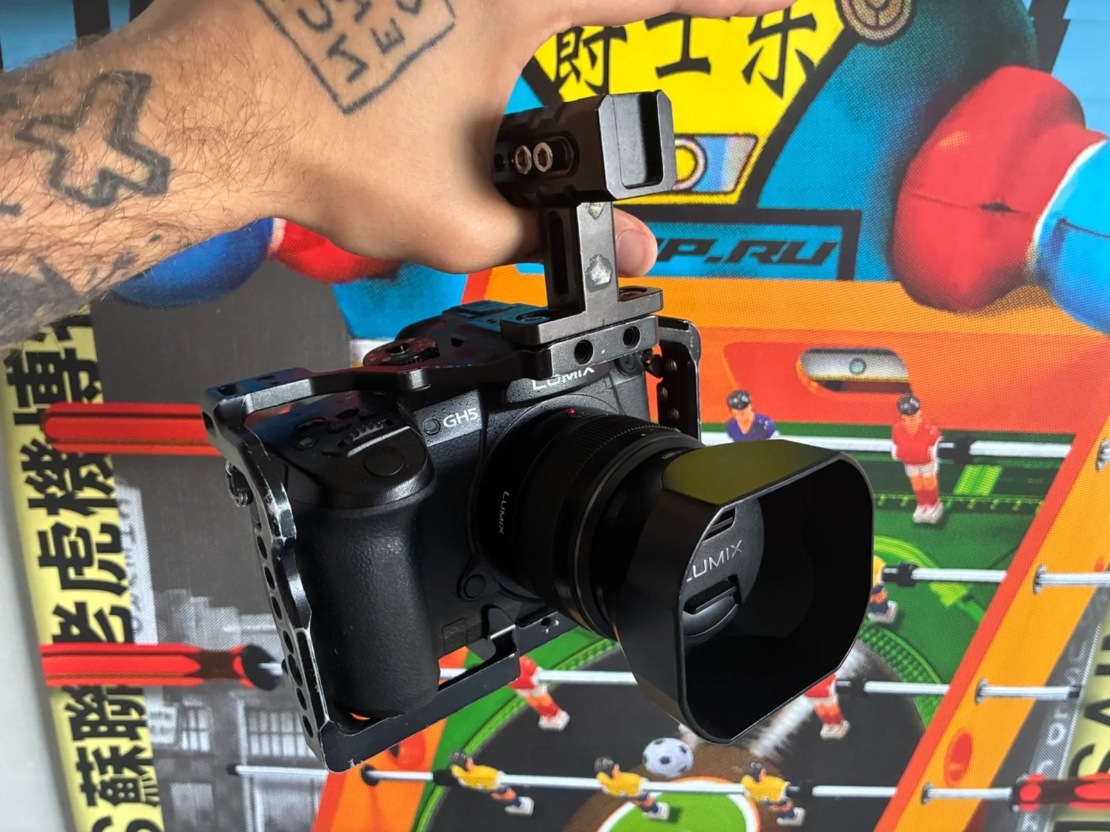 Panasonic GH5 + Leica summilux 25mm + vlog