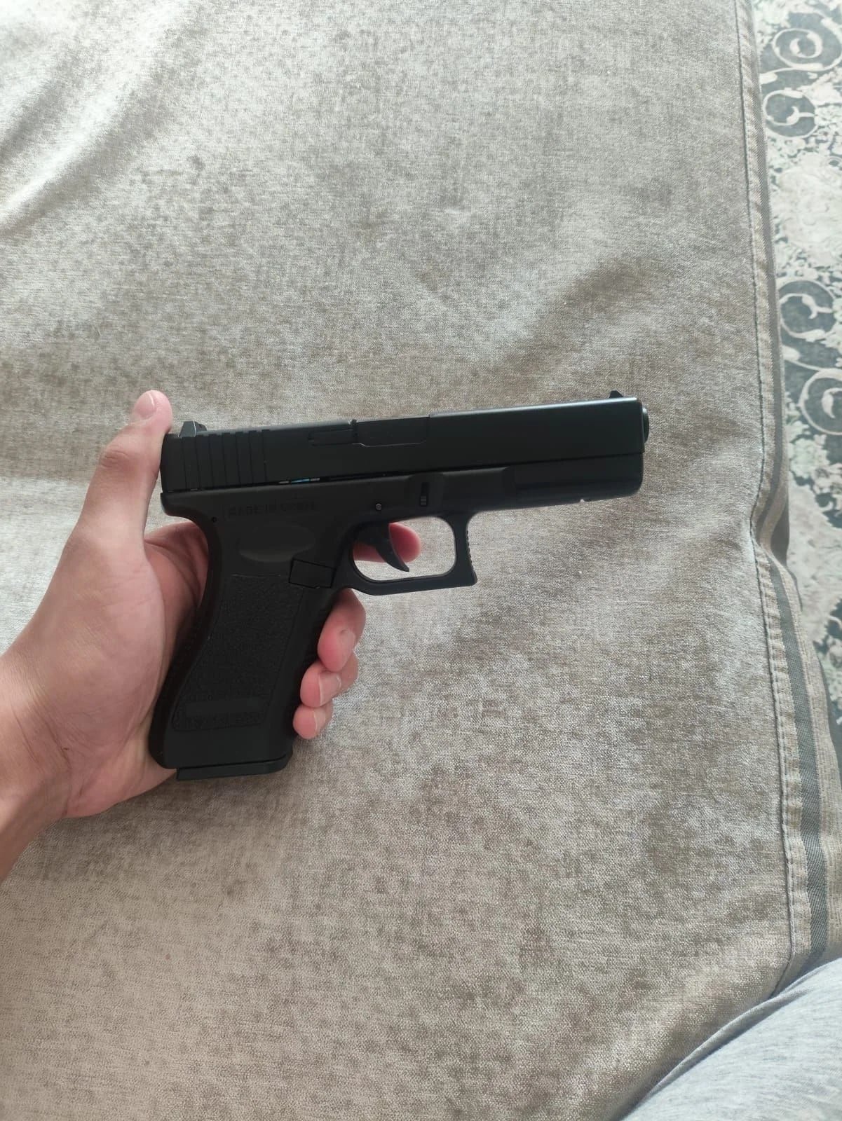 игрушечный пистолет Glock 18