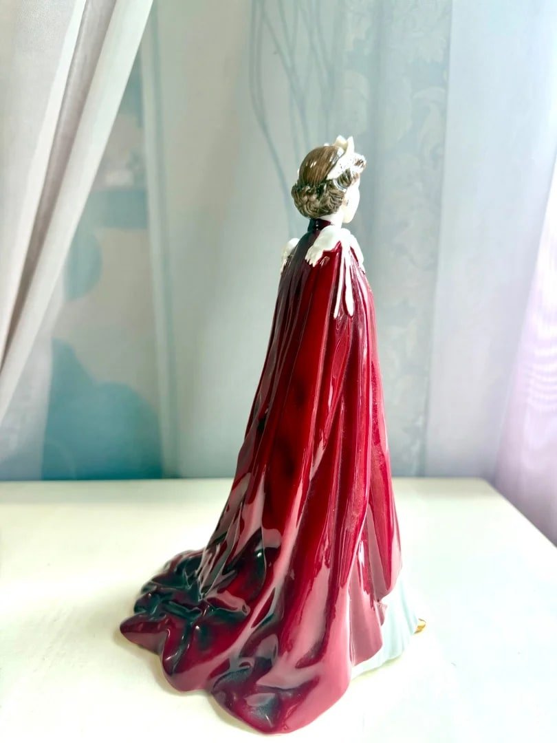 Статуэтка Royal Worcester. Англия