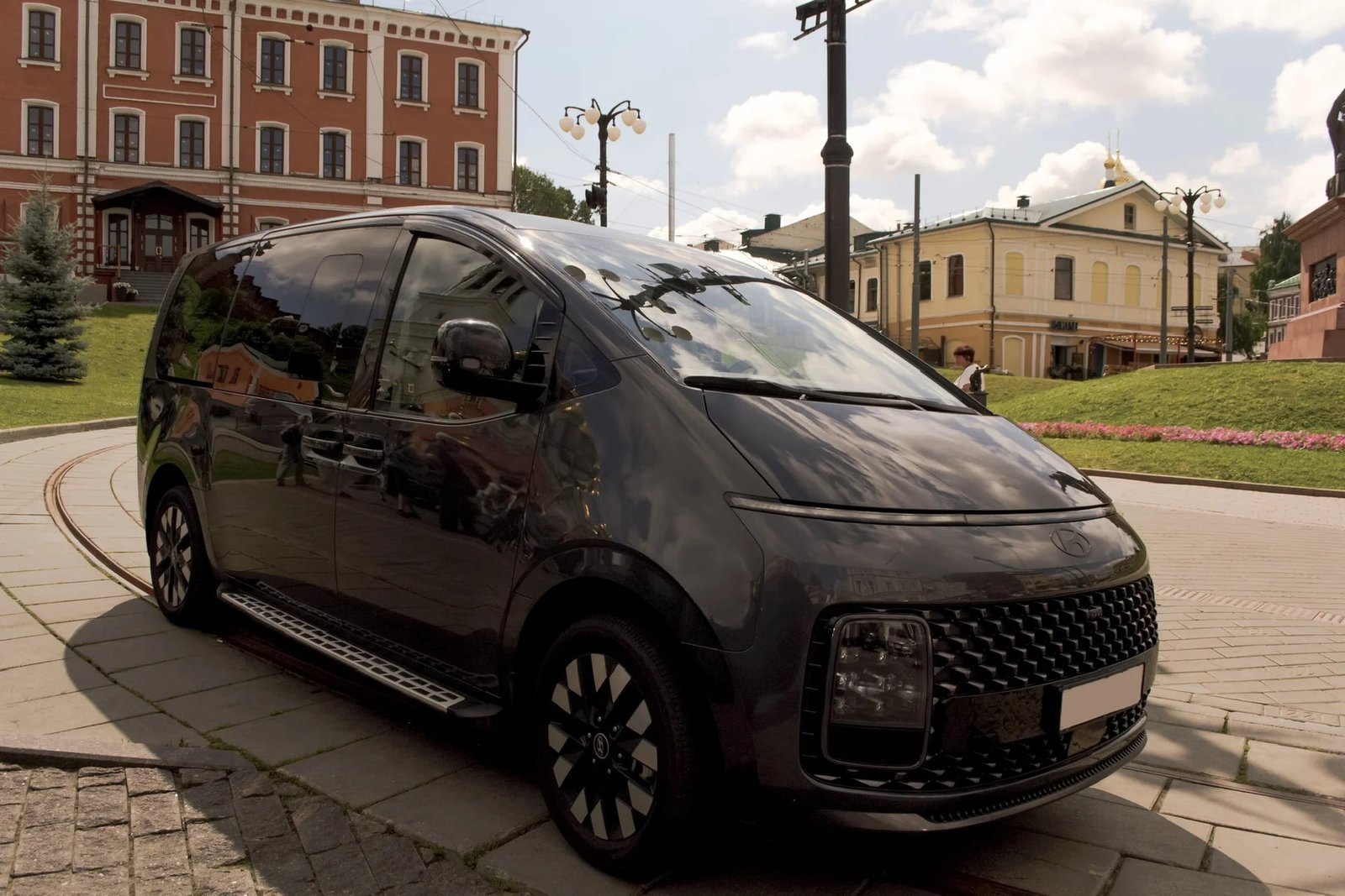 Аренда минивэна с водителем Hyundai Staria Lounge
