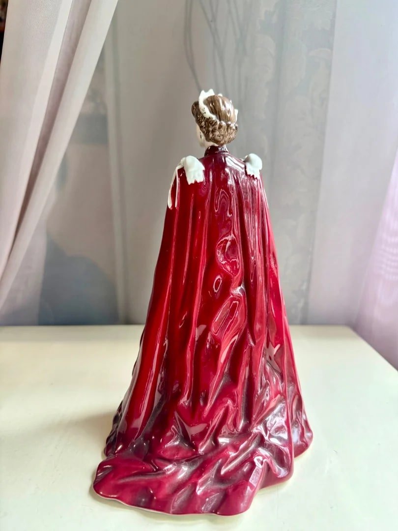 Статуэтка Royal Worcester. Англия