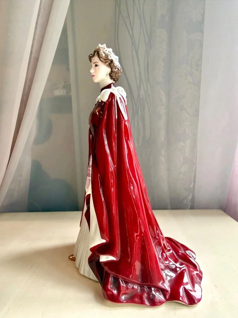 Статуэтка Royal Worcester. Англия