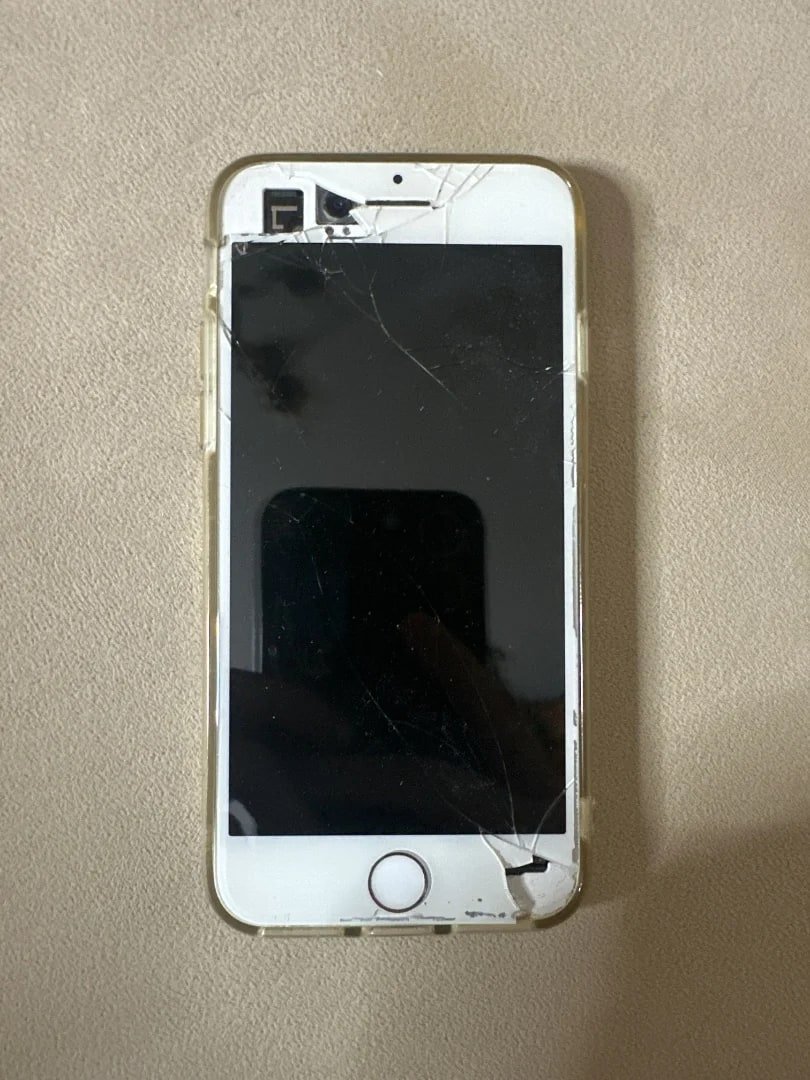 Разбитый iPhone 7